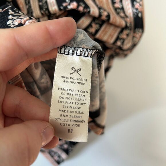 Everly Floral Dress‎ Size Medium Black Pink Roses Boho Girly - Picture 15 of 16